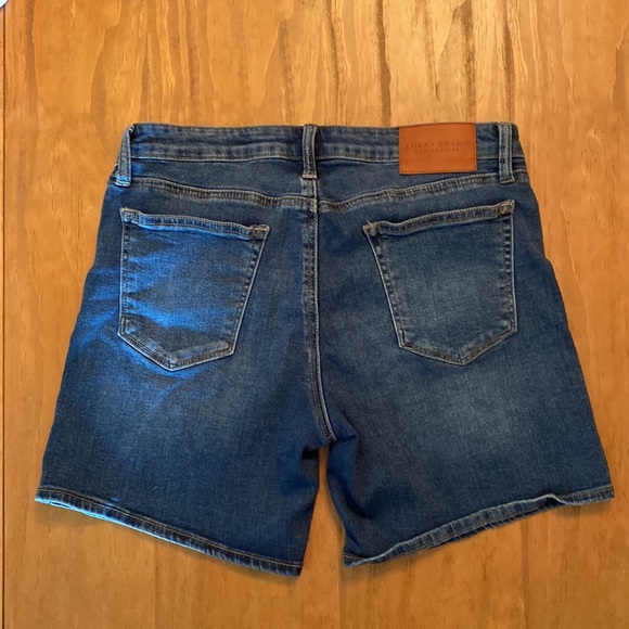 Lucky Brand Roll Over Jean Shorts - Picture 3 of 4